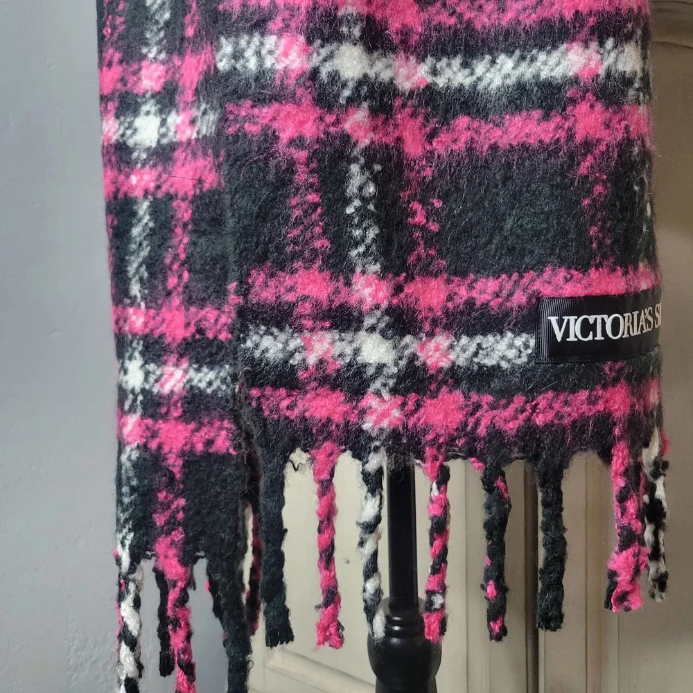 Victoria's Secret Plush Knit Plaid Fringe Pink Black Long Wide Scarf✨️2019
